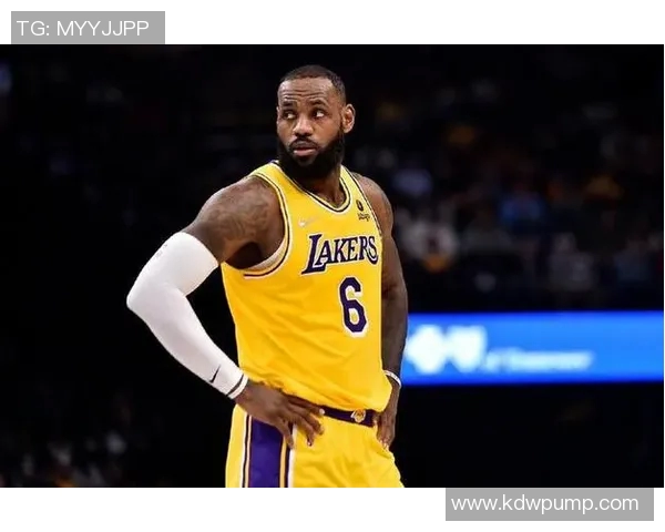 足球明星与詹姆斯的相似之处揭示了运动员的共同魅力与奋斗精神