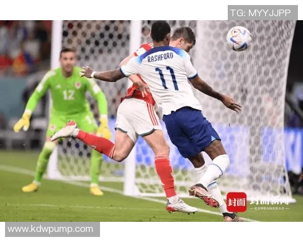 13号足球明星背影展现独特魅力与风采的精彩瞬间 13号足球明星背影展现独特魅力与风采的精彩瞬间