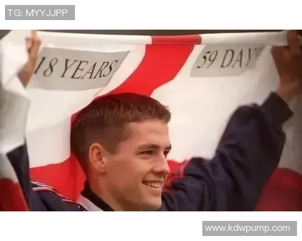 足球明星的侧腰纹身揭秘：艺术与个性的完美结合