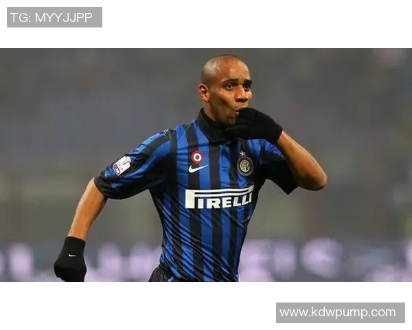 后卫足球明星精彩瞬间全景展示与职业生涯回顾